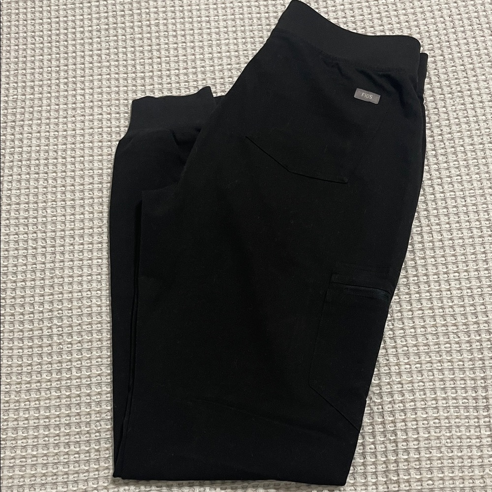 Figs Men's Cargo Pants in Black